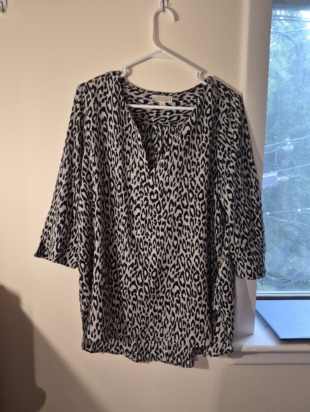 Dana Buchman Black & White Leopard Print V-Neck Tunic
